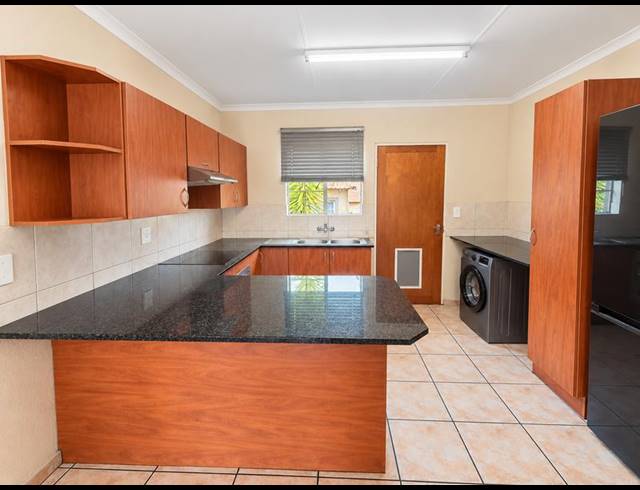 2 BEDROOM TOWNHOUSE FOR SALE IN AMBERFIELD